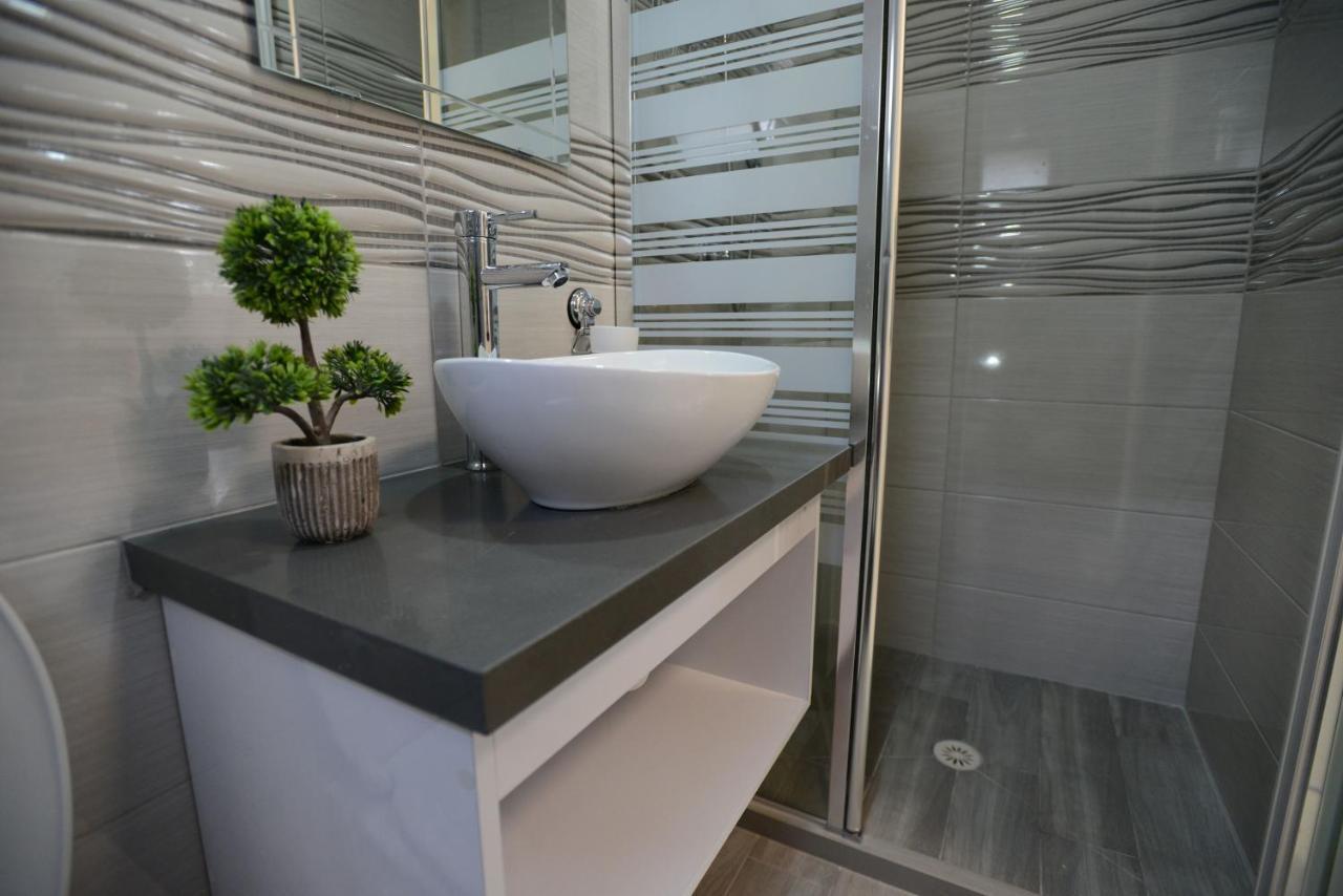 Olga Beach Apartment 28 Haifa Eksteriør billede